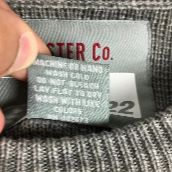 Hollister Crewneck Pullover Sweater Size M - Picture 4 of 6